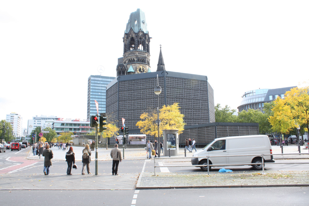 Berlins historie - En monument fra krigen ruinen finder man centralt i Vestlige Berlin