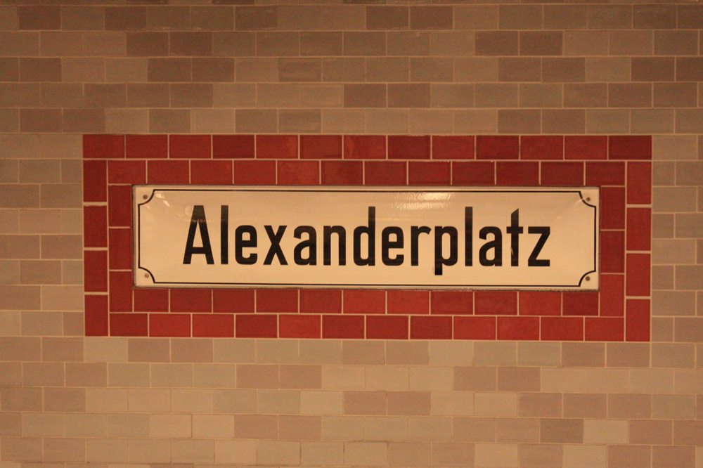 Berlins transportmidler - Alexanderplatz - Skilt