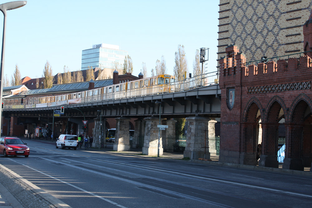 Berlins transportmidler - Oberbahnbrucke - her kører U-bahn over broen